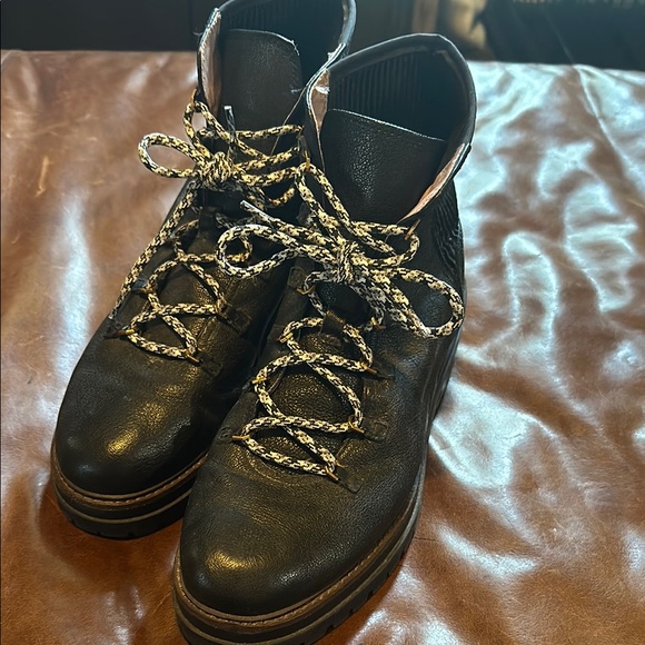 Combat boots - Picture 1 of 4